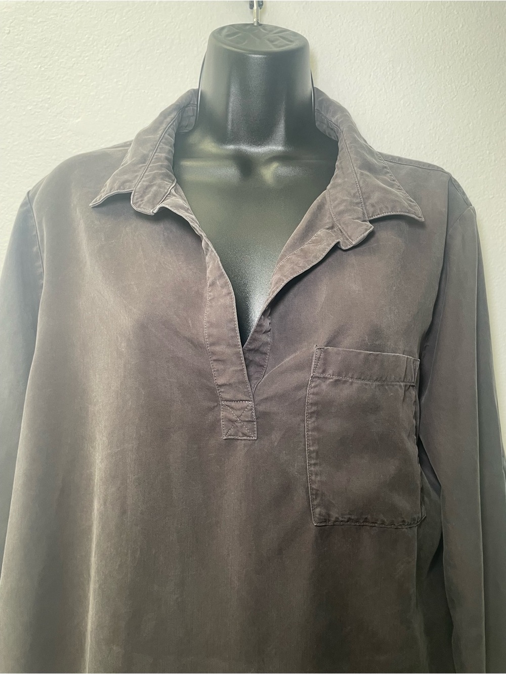 Cloth & Stone Brown Tencel Popover Blouse Long Sleeve Pocket Top Size Large - Picture 5 of 8
